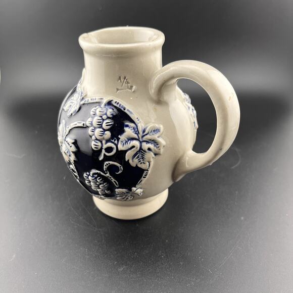 Aus Kuhlem Stein Trink Edlen Wein Blue Grey Clay German Wine Pitcher 4.5 in Tall - Picture 2 of 10